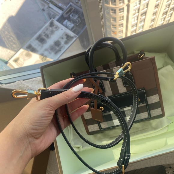 Burberry check and leather Freya Tote Bag - brand new tags still on - Picture 8 of 9